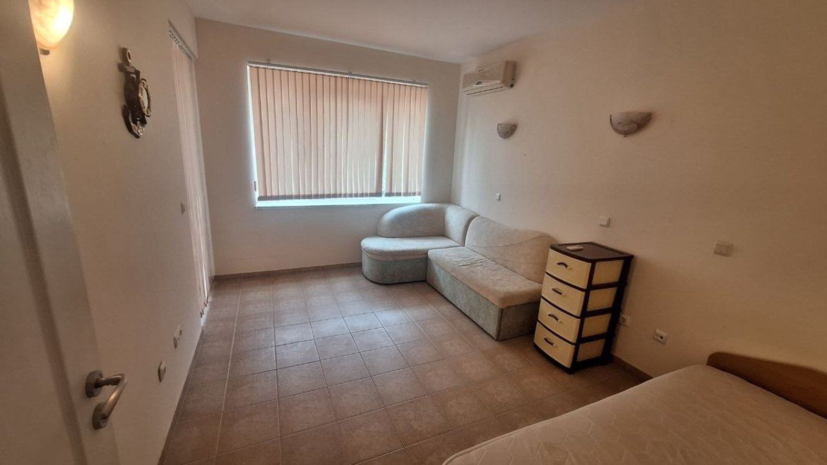 Spacious two-bedroom apartment just meters from the beach in Ravda