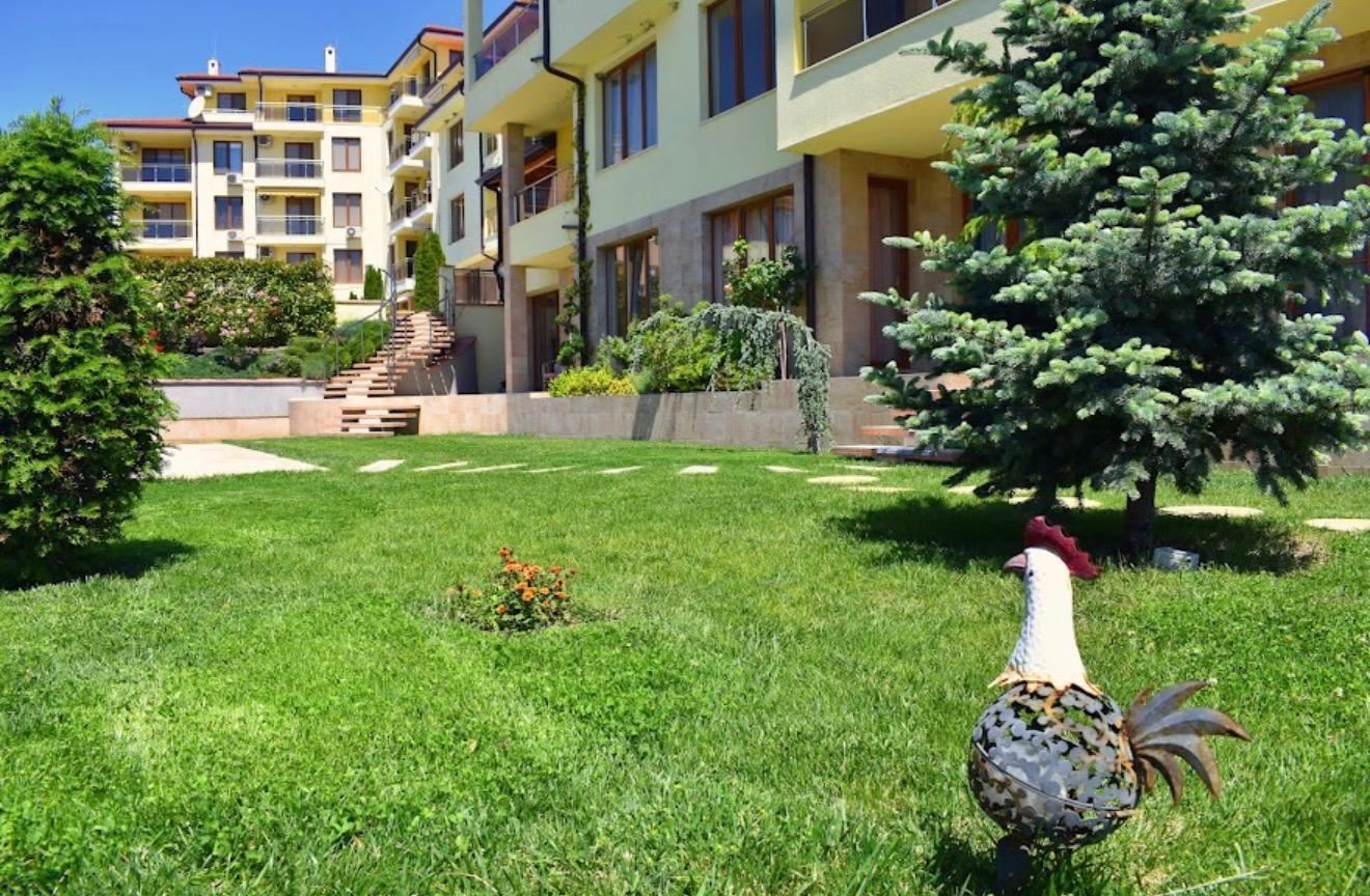 Sea panorama and comfort just 100 meters from the beach! Furnished one-bedroom apartment in a complex in Byala