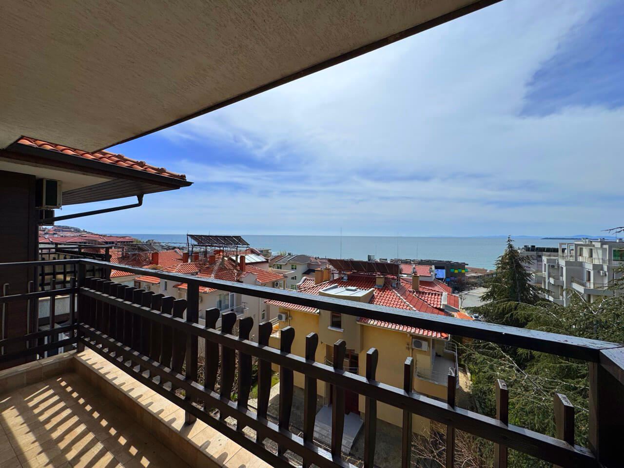 Spacious two-bedroom apartment in a boutique complex just meters from the sea in Sveti Vlas