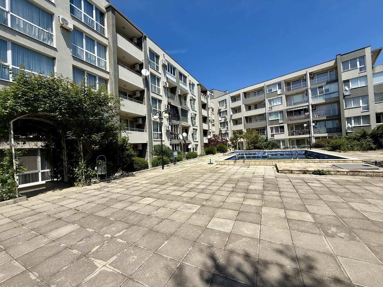 Cozy and fully furnished studio in Sveti Vlas – a perfect home by the sea with a low maintenance fee