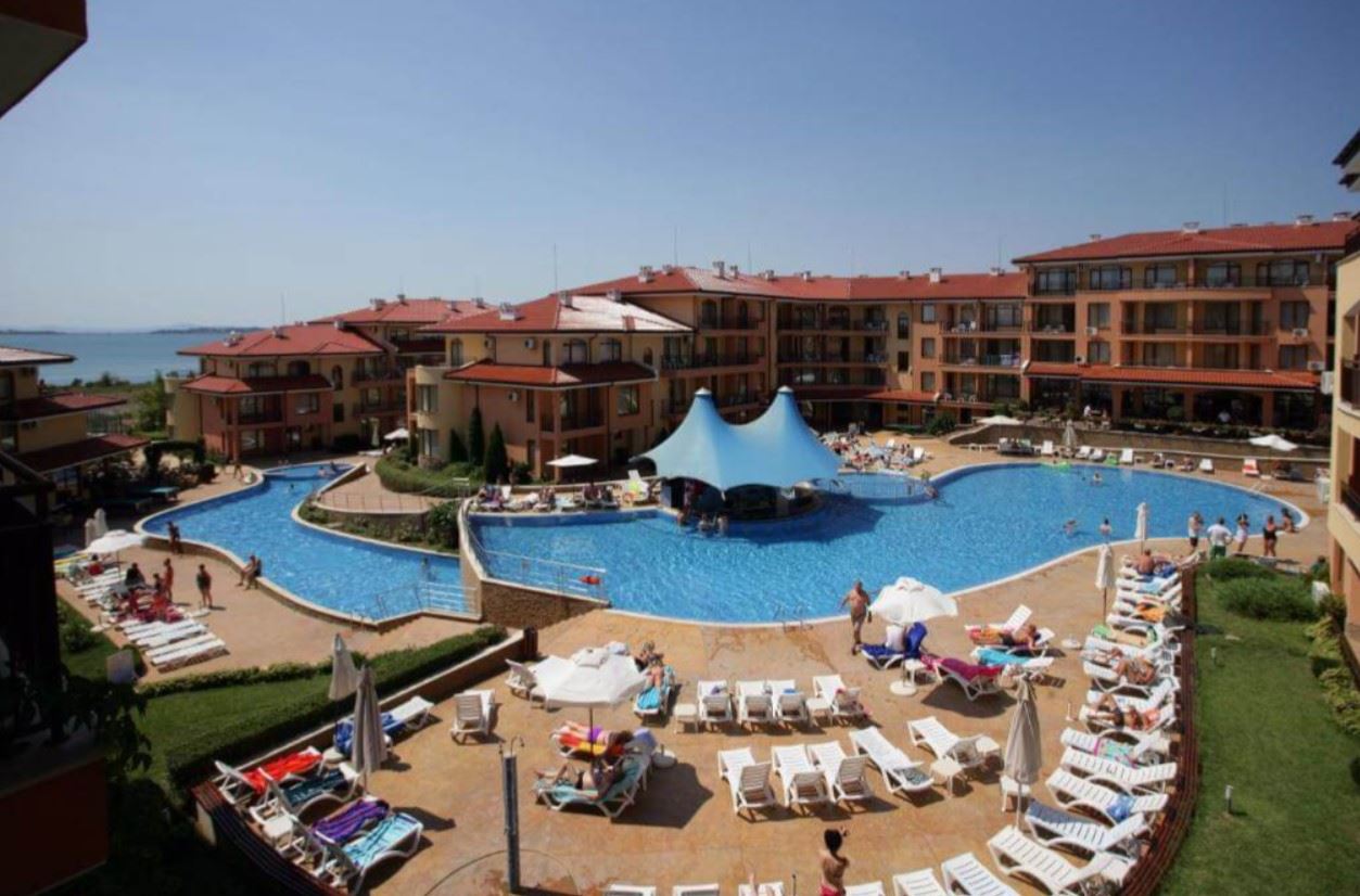 Apartment with three-bedroom in a prestigious gated complex in Saint Vlas – first line comfort and nature