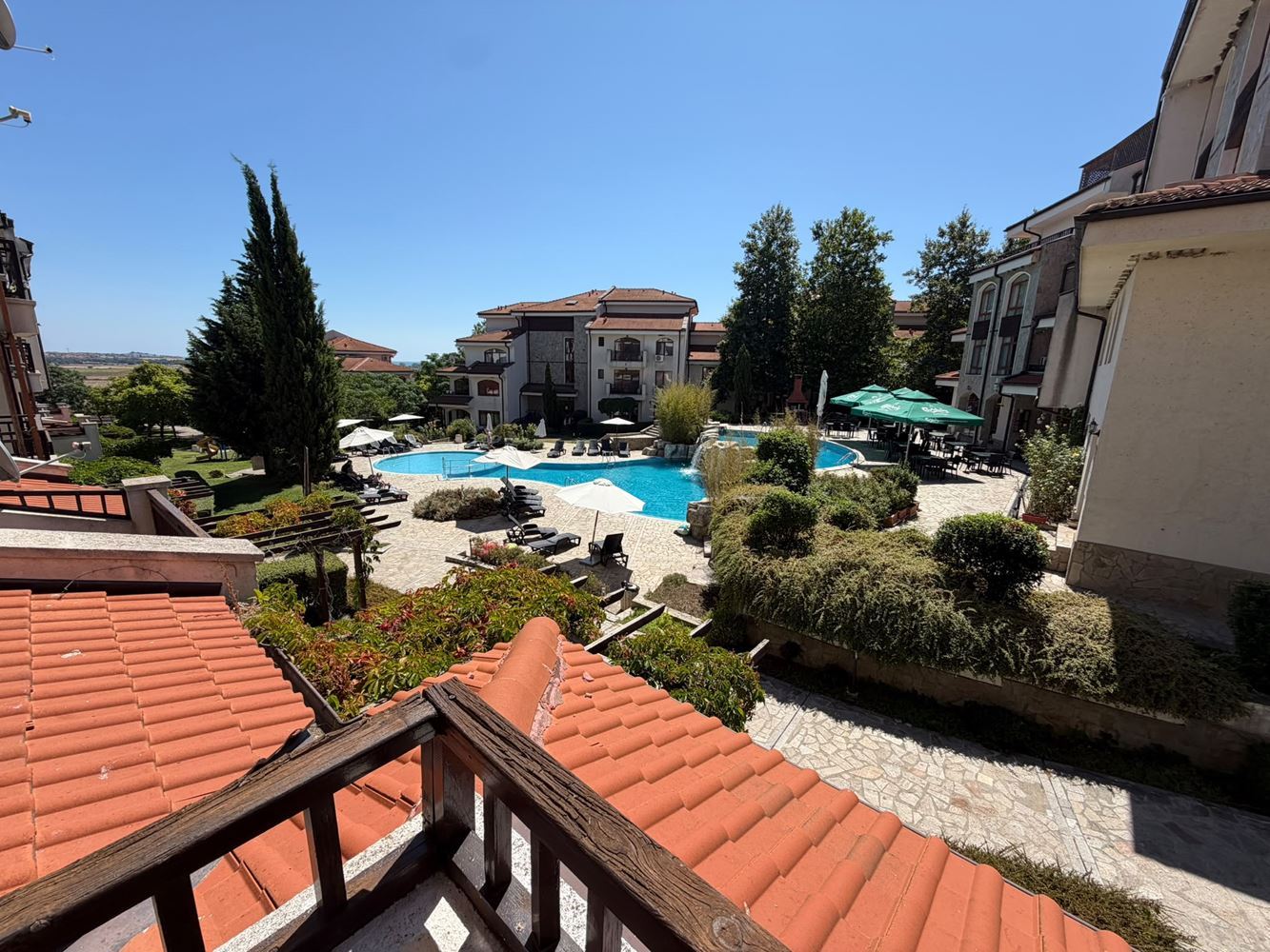 Spacious One-Bedroom Apartment with Pool View in Aheloy