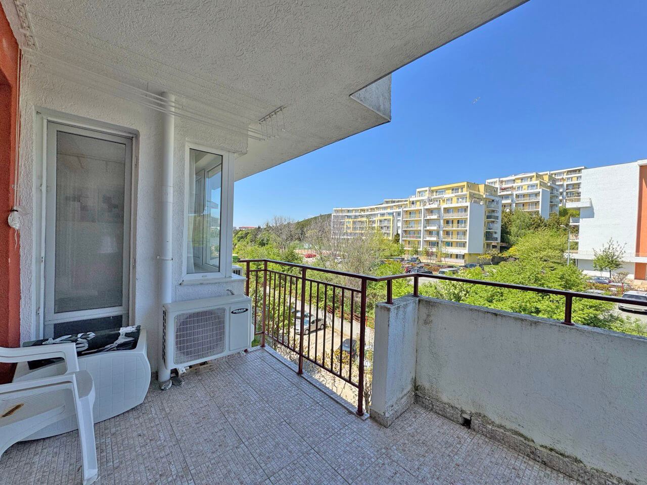 Two-bedroom apartment in a luxury complex on the first line in Sveti Vlas