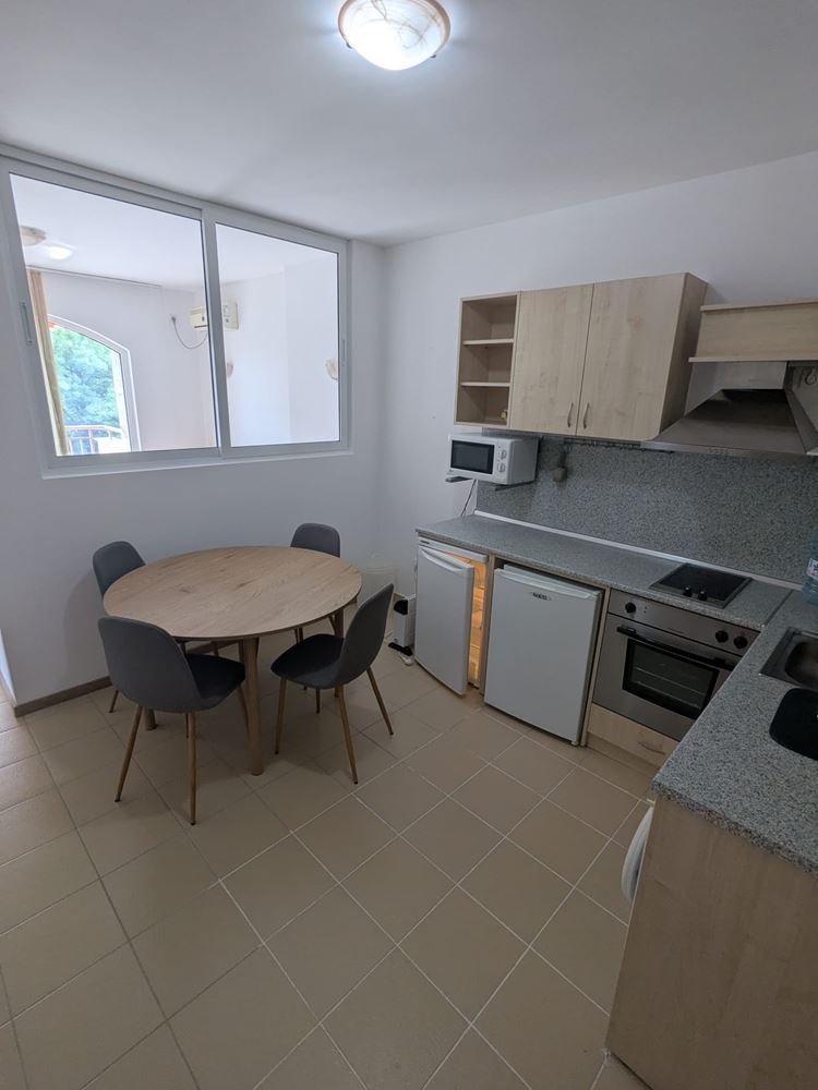 Spacious apartment with two bedrooms and frontal sea panorama in a residential complex in Ravda
