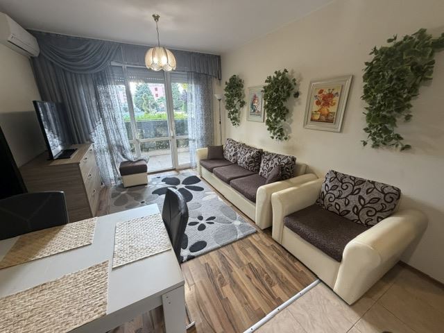 Spacious Three-Bedroom Apartment Close to the Sea with Excellent Complex Facilities