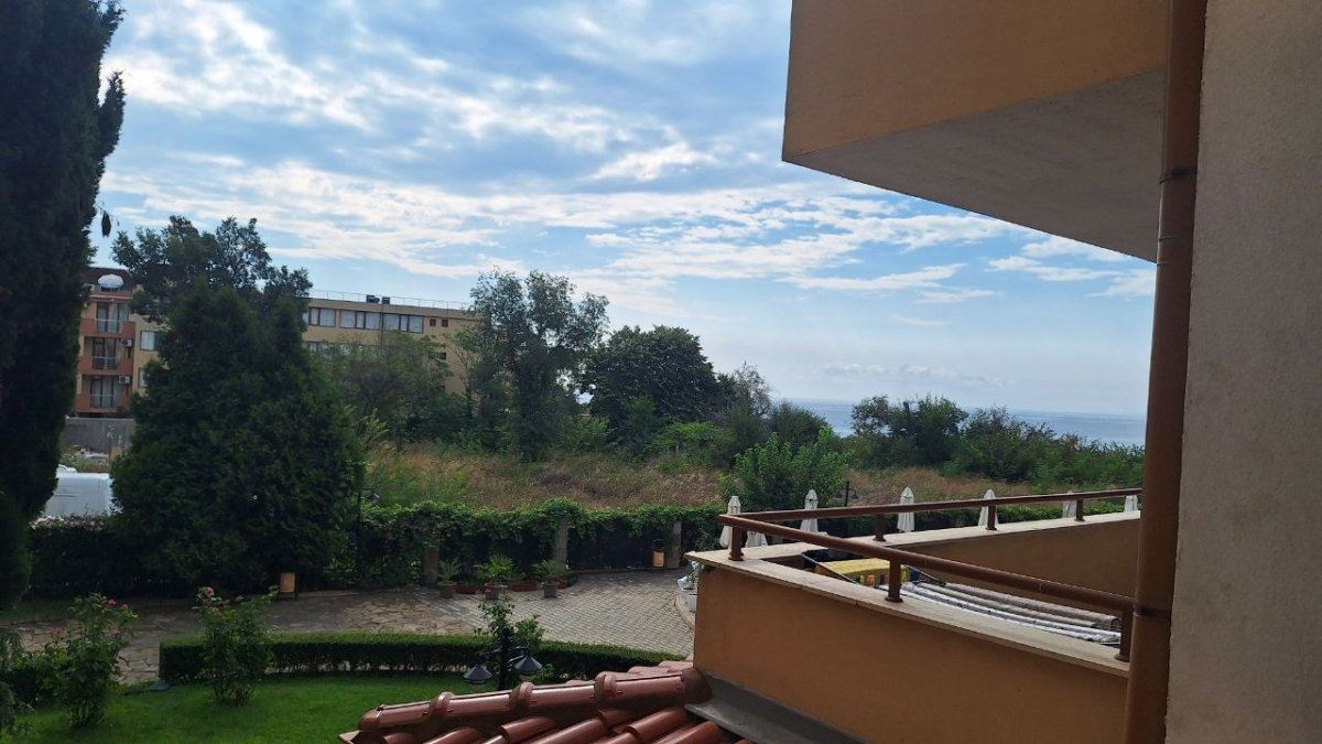 Spacious two-bedroom apartment just meters from the beach in Ravda