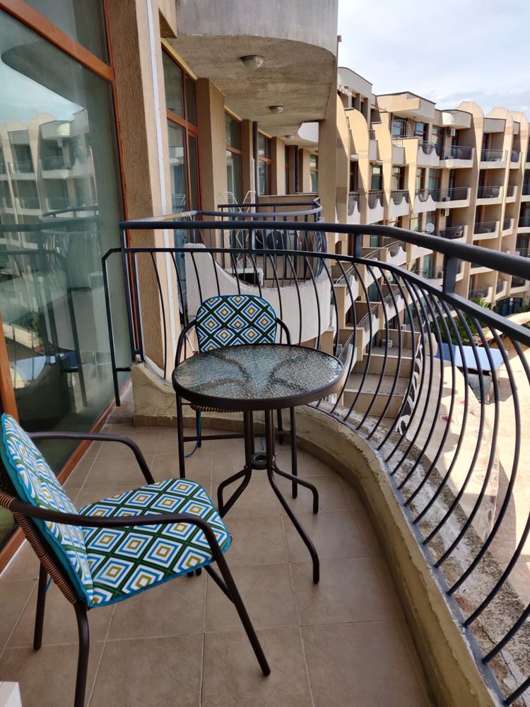 Spacious one-bedroom apartment with partial sea view – Sunny Beach, 100 m from the beach