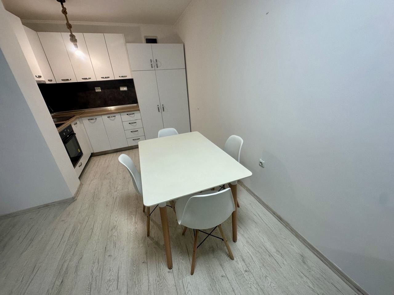 Spacious ground-floor studio with terrace and potential for a one-bedroom apartment – only 300 m from the sea