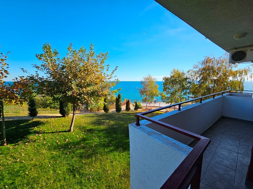 First line in Sveti Vlas – spacious apartment with two bedrooms and excellent infrastructure
