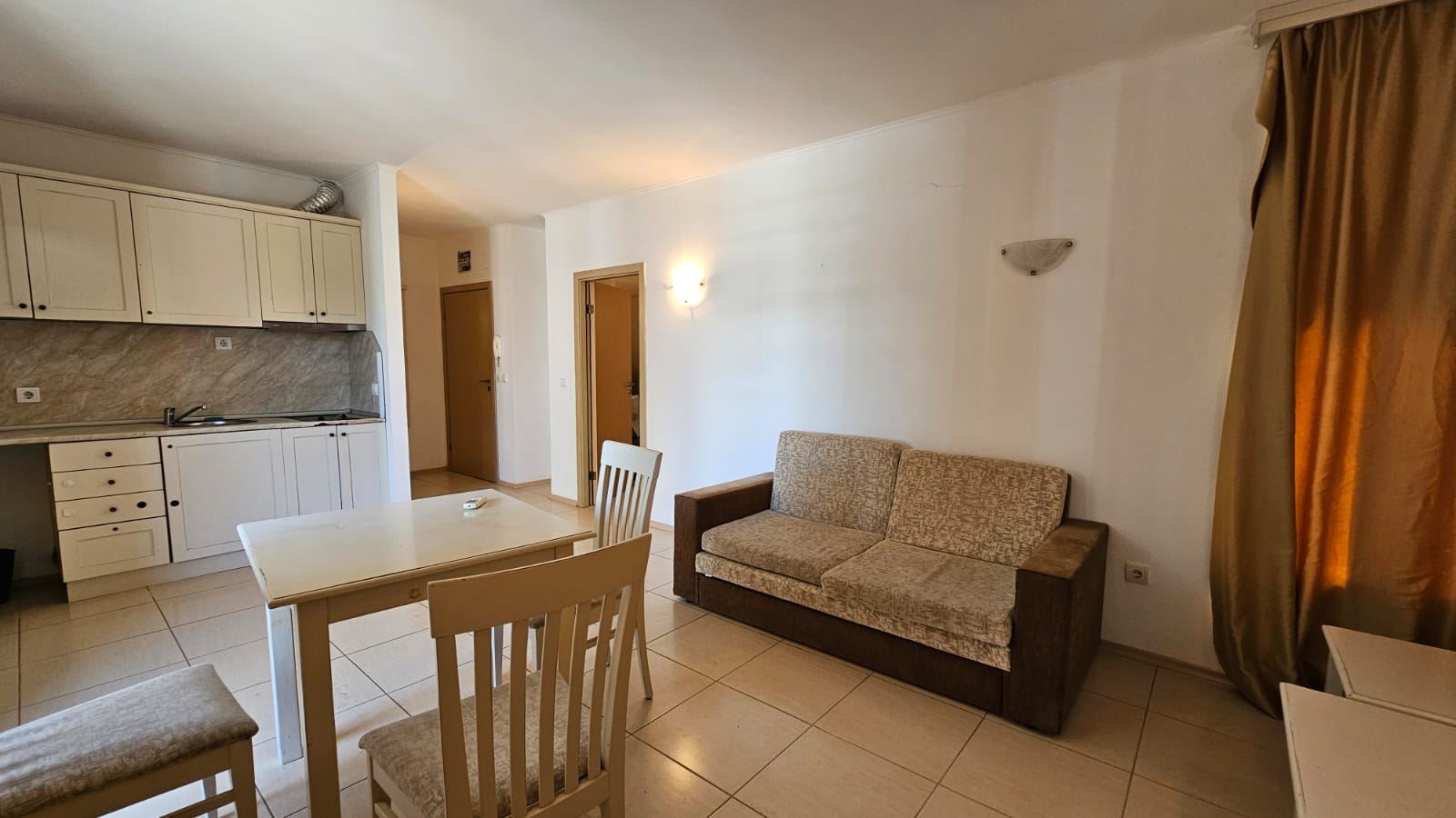 Two-Bedroom Apartment with No Maintenance Fee, Right Next to a Supermarket