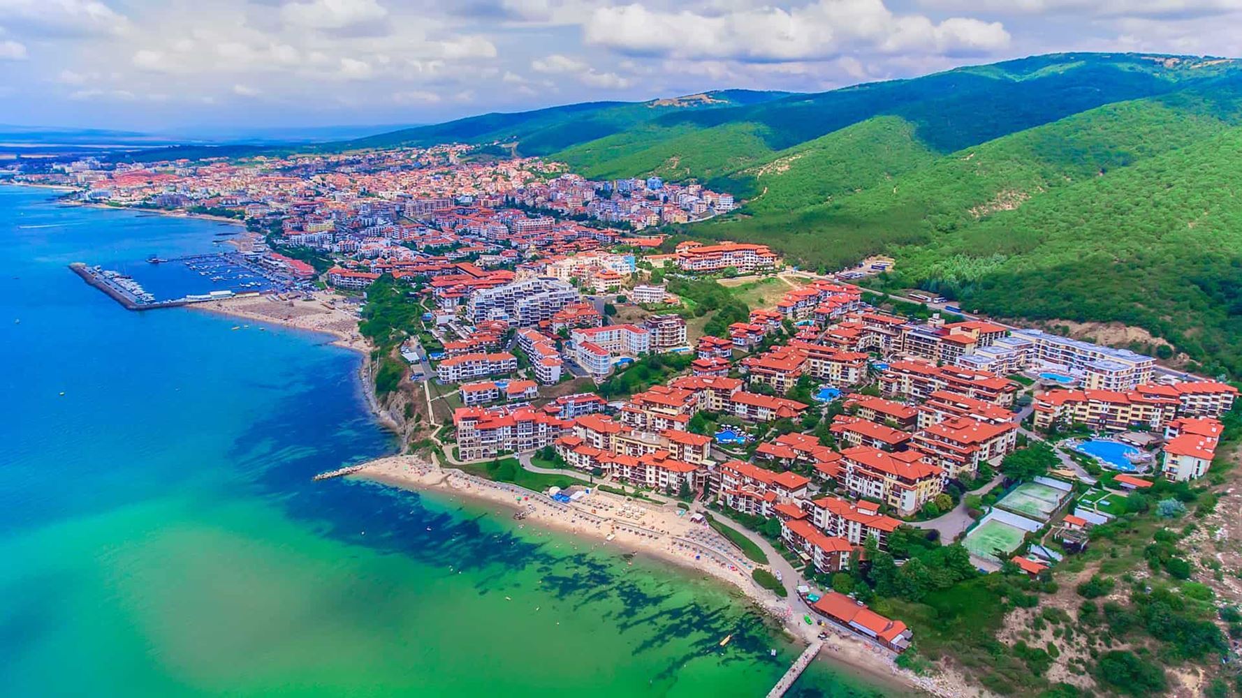 One-Bedroom Apartment on the First Line in a Premium Complex in Sveti Vlas