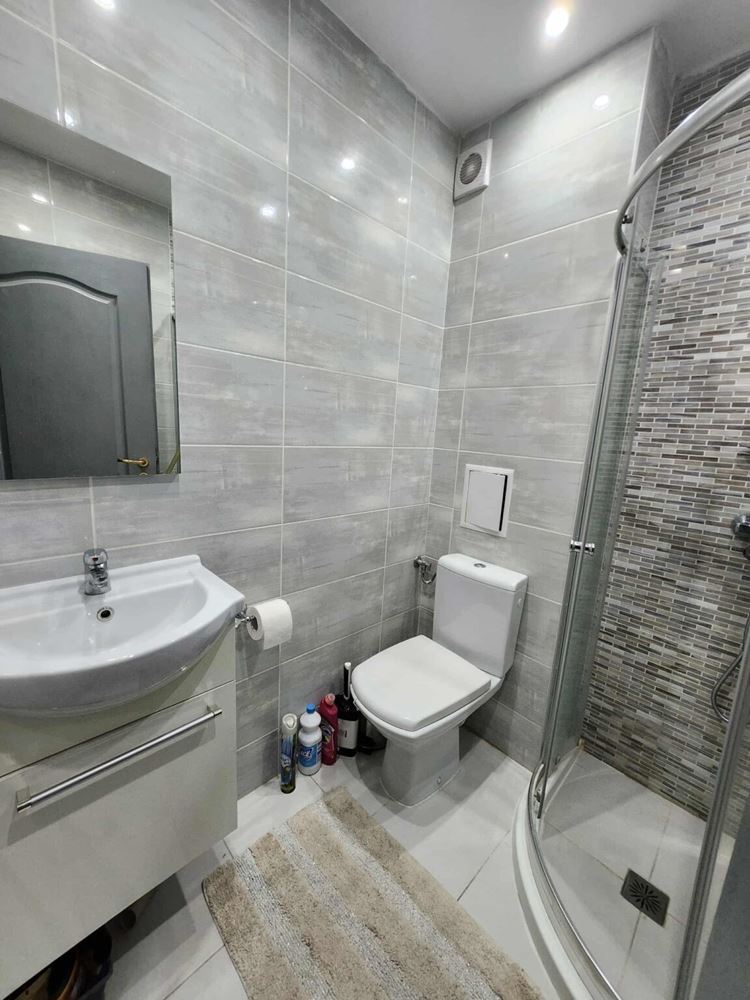 Two-bedroom apartment with pool view in Sveti Vlas – comfort, style and excellent location