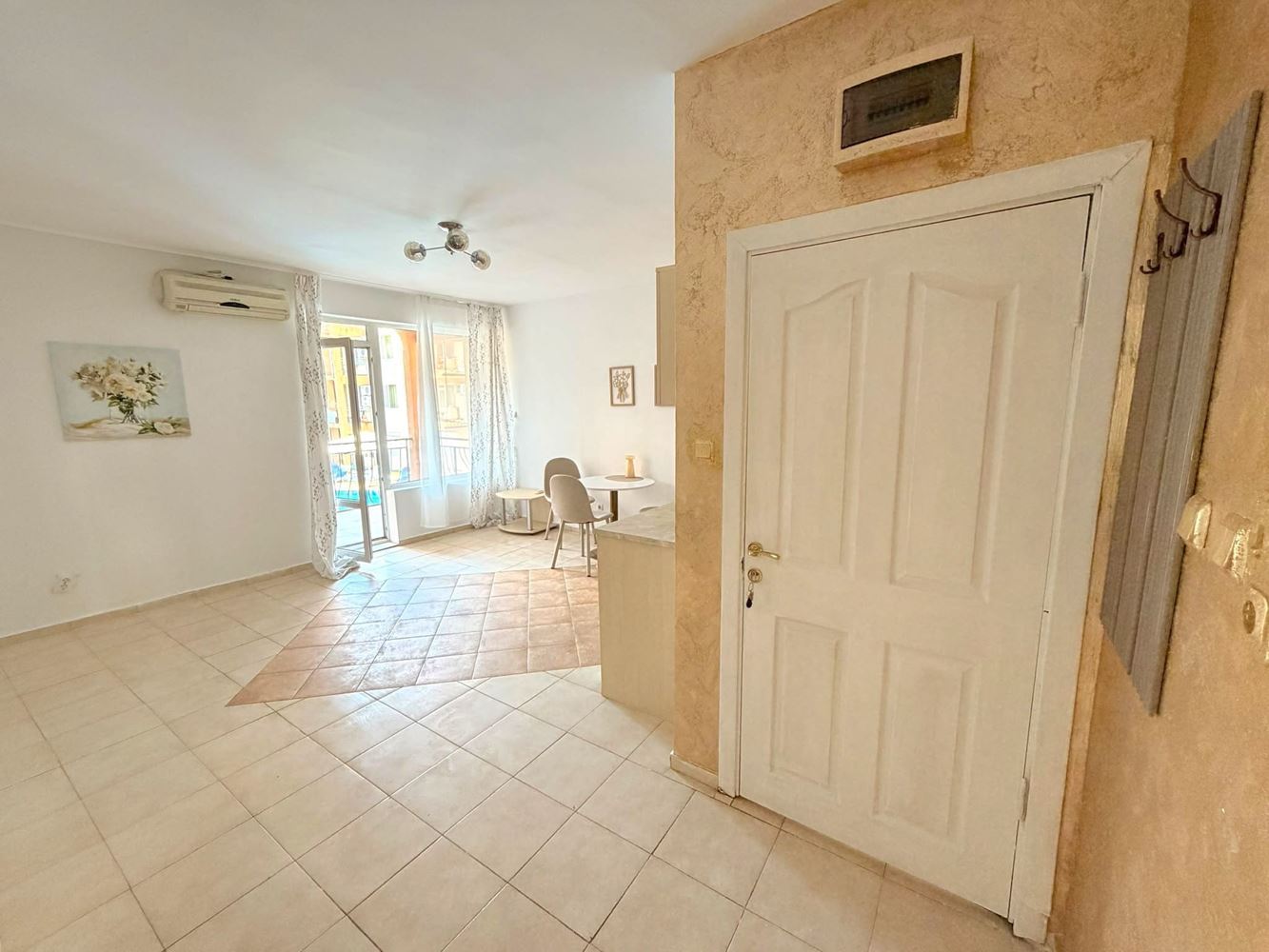 Three-room apartment with southern exposure and pool view in Sunny Beach