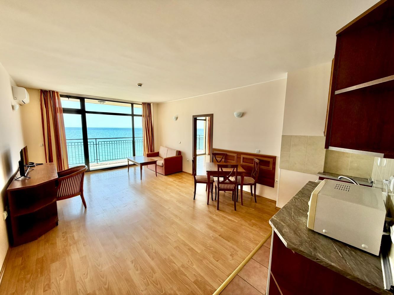 One-bedroom apartment with panoramic sea view on the first line in Sveti Vlas
