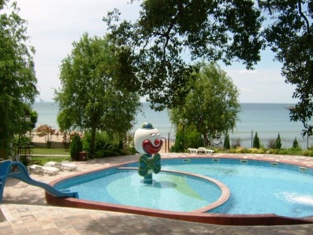 Panoramic Two-Bedroom Apartment Just Steps from the Beach in Elenite with Incredible Bay View