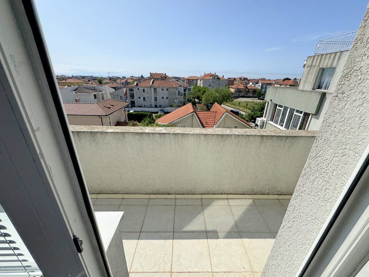 One-bedroom apartment in Ravda – fully furnished, in a residential building and 500 metres from the sea