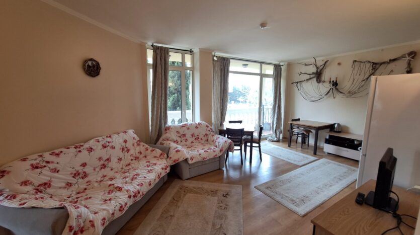 One-bedroom apartment on the first line in Elenite with sea panorama and excellent investment potential