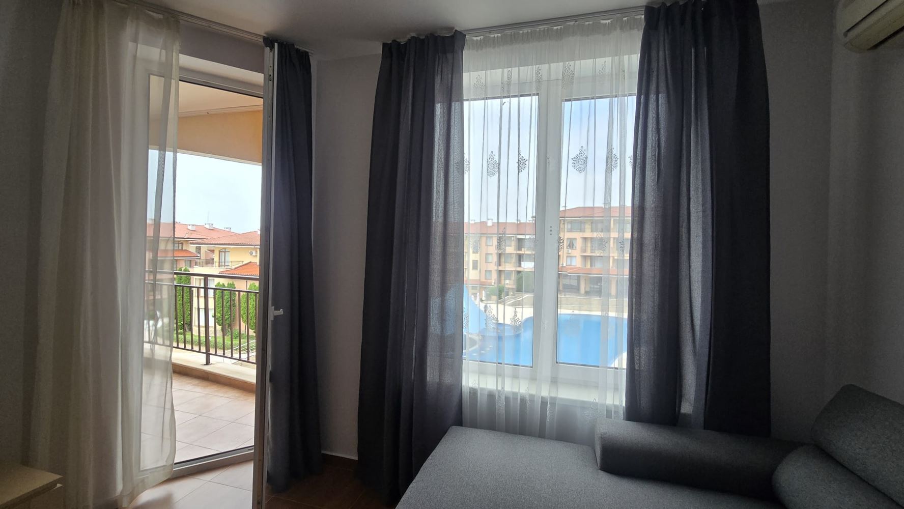 One-Bedroom Apartment with Pool View in Sveti Vlas – Just Steps from the Sea