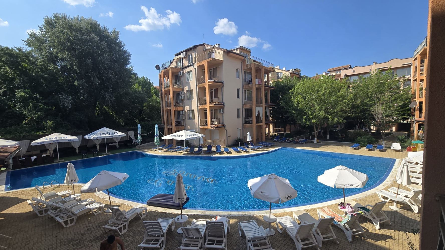 Three-room apartment with southern exposure and pool view in Sunny Beach