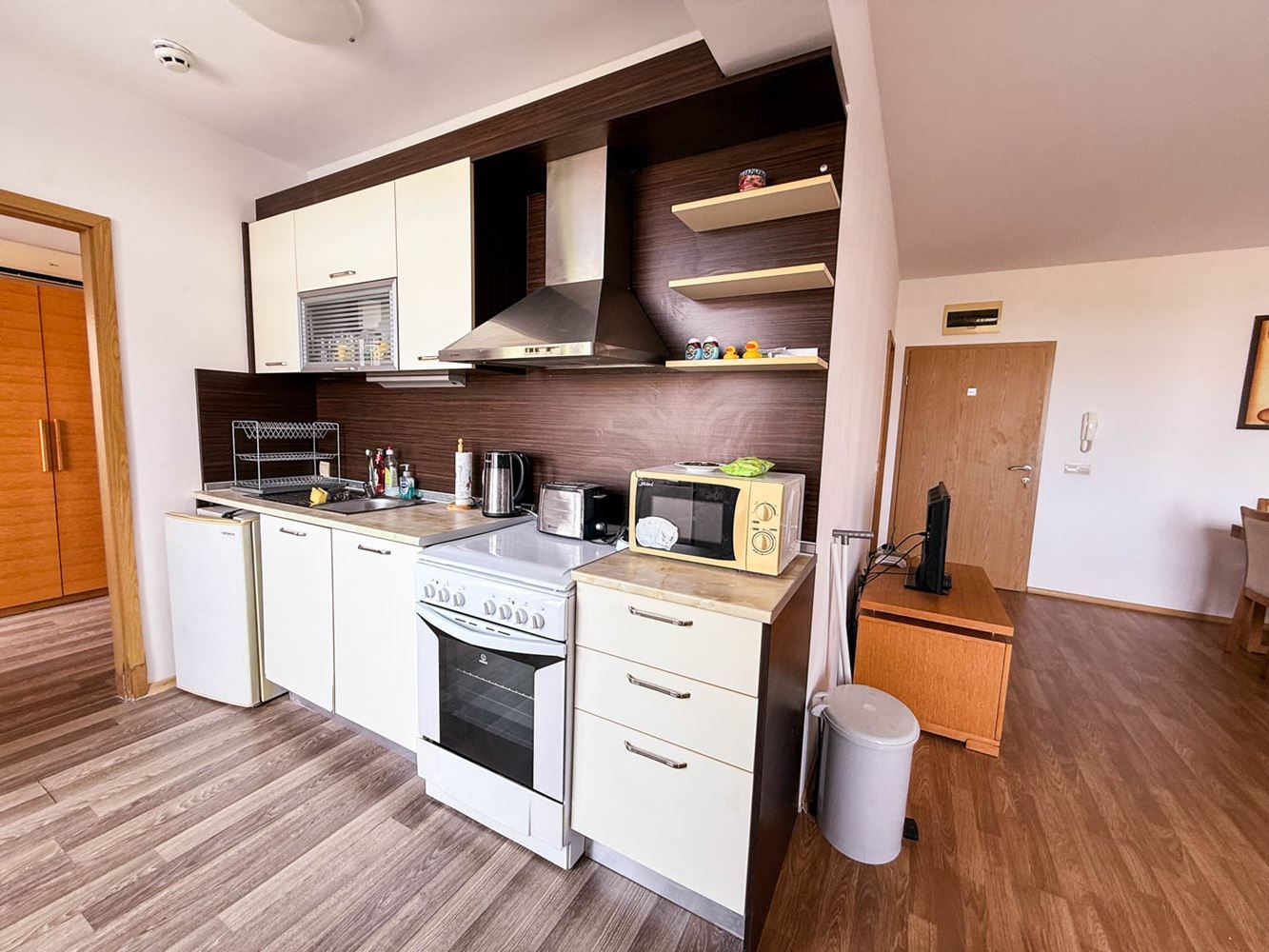 Spacious Two-Bedroom Apartment with Partial Sea Views in Aheloy