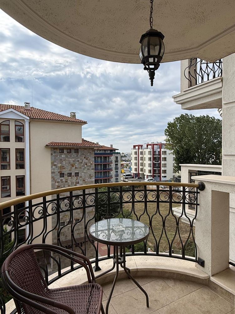 One-Bedroom Apartment in a Luxury Complex in Sunny Beach with Impressive Swimming Pools and Relaxation Areas