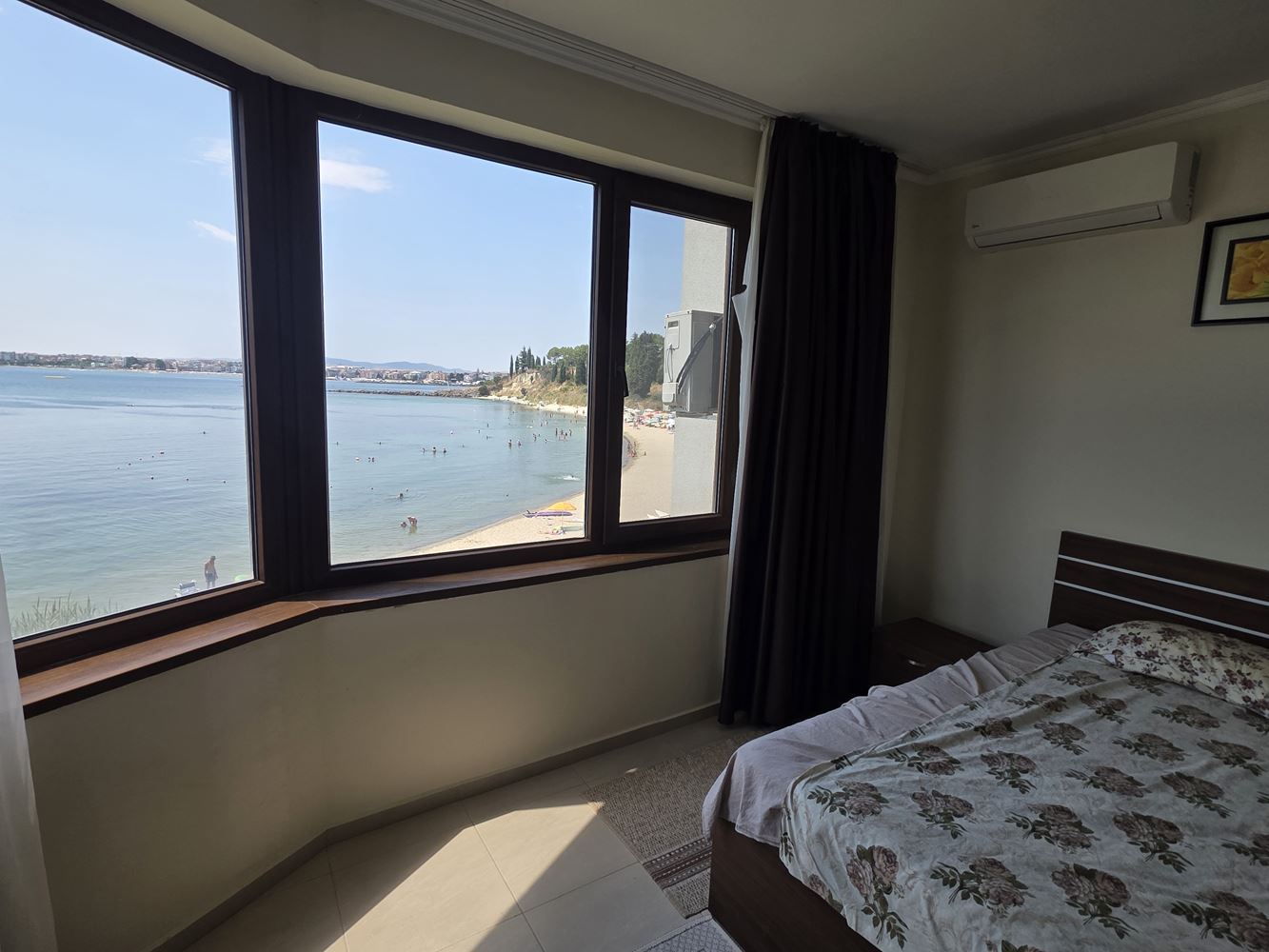 One-bedroom apartment on the first line with a frontal sea view in Nessebar
