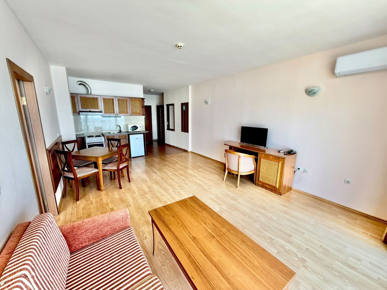 One-bedroom apartment with panoramic sea view on the first line in Sveti Vlas