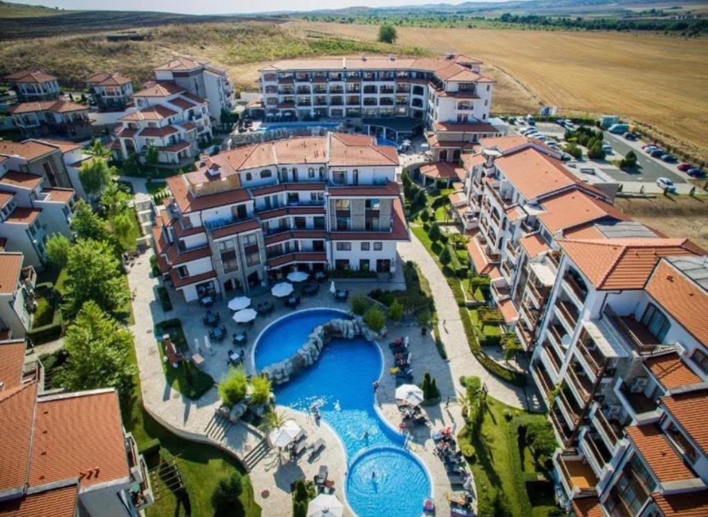 Spacious One-Bedroom Apartment with Pool View in Aheloy
