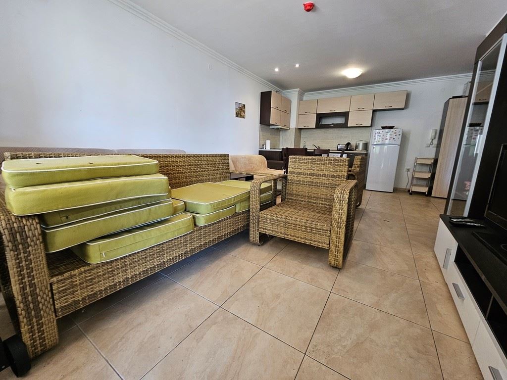 Luxury on the first line – stylish apartment with veranda, private garden, and sea view in Sveti Vlas