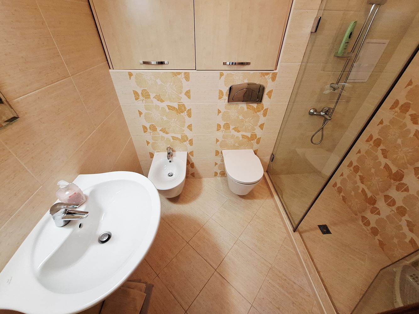 Spacious two-bedroom apartment with parking space only 200 meters from the sea in Sveti Vlas