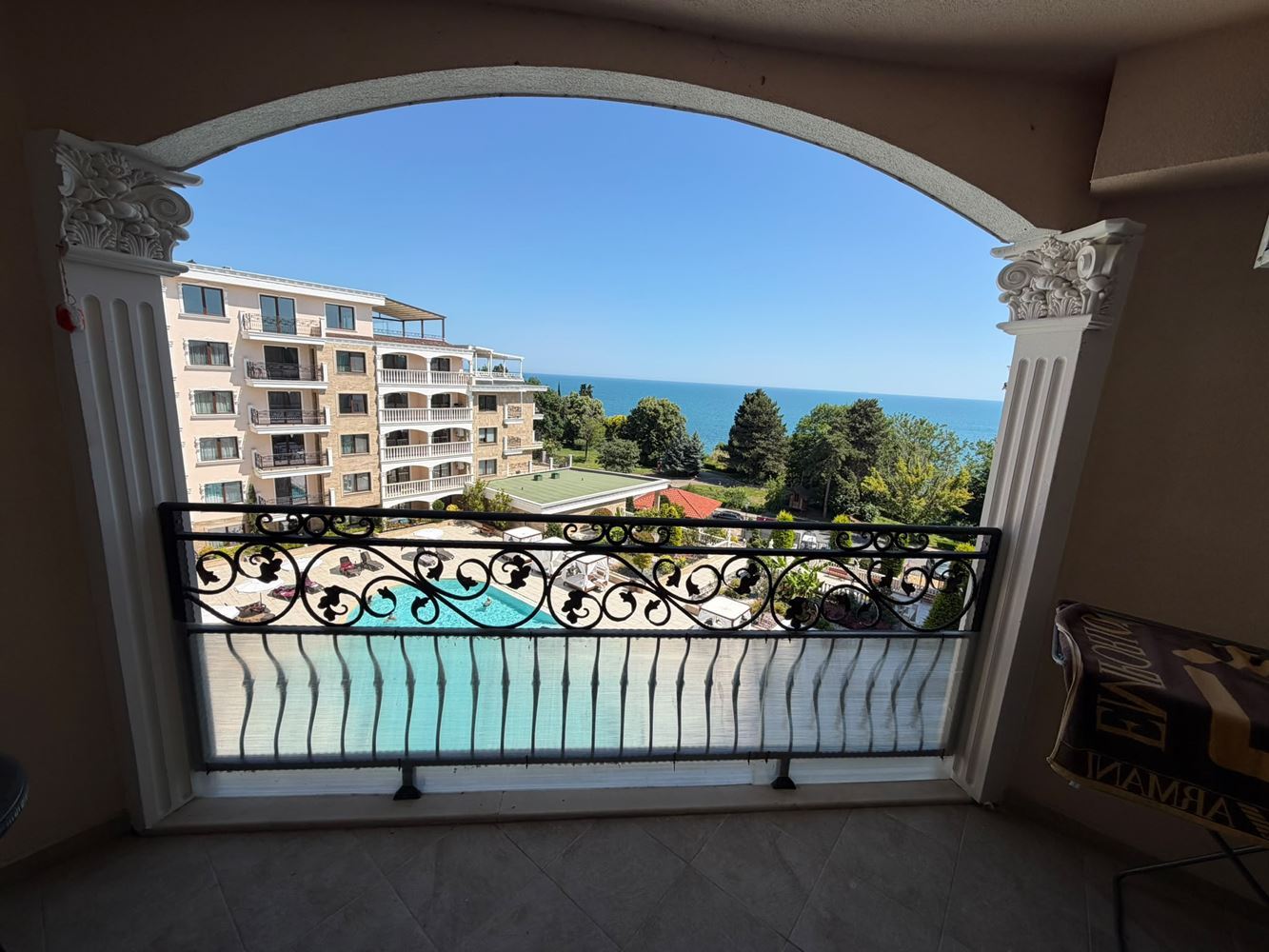 Spacious One-Bedroom Apartment with Panoramic Sea View in a Luxury First-Line Complex in Nessebar