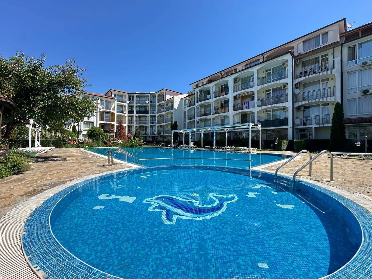 Cozy One-Bedroom Apartment in Ravda with Direct Access to the Pool Area