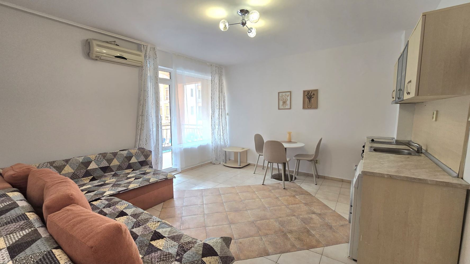 Three-room apartment with southern exposure and pool view in Sunny Beach