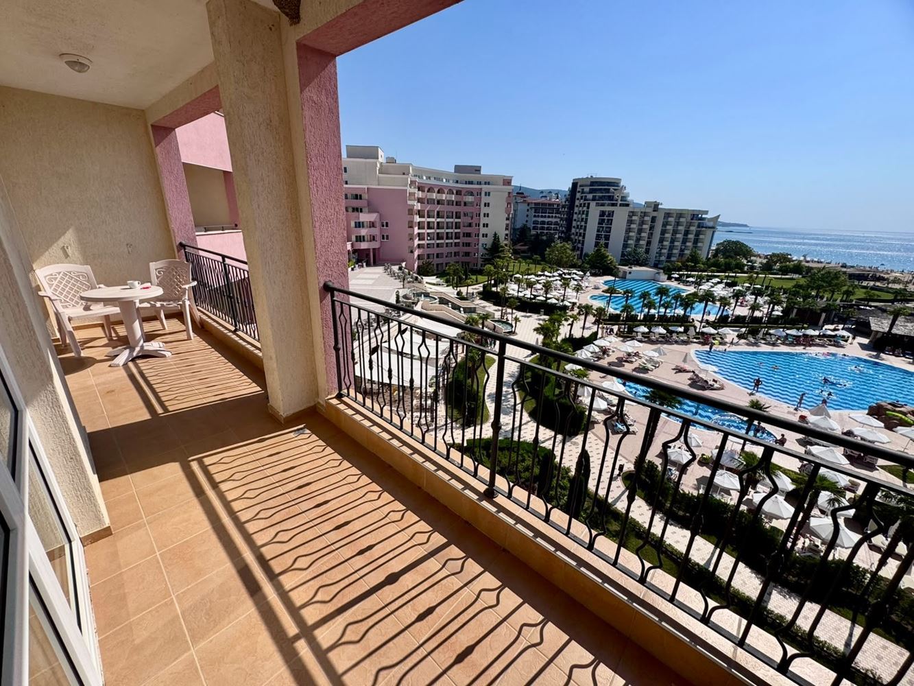 Luxury Seaside Apartment with Panoramic View in a Prestigious Complex in Sunny Beach