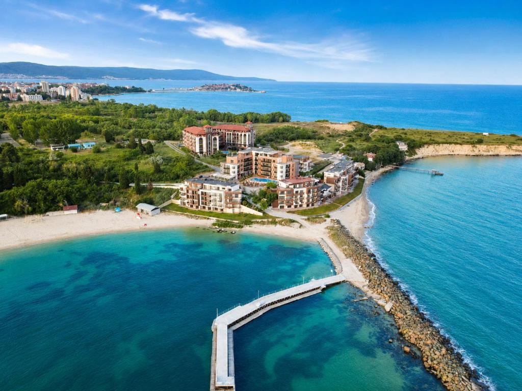 One-bedroom apartment on the first line with a frontal sea view in Nessebar