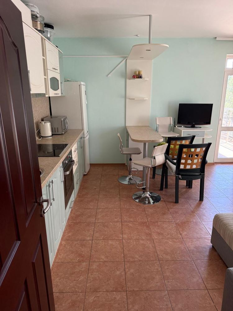Spacious One-Bedroom Apartment in Sunny Beach – South-Facing and Excellent Amenities in the Complex