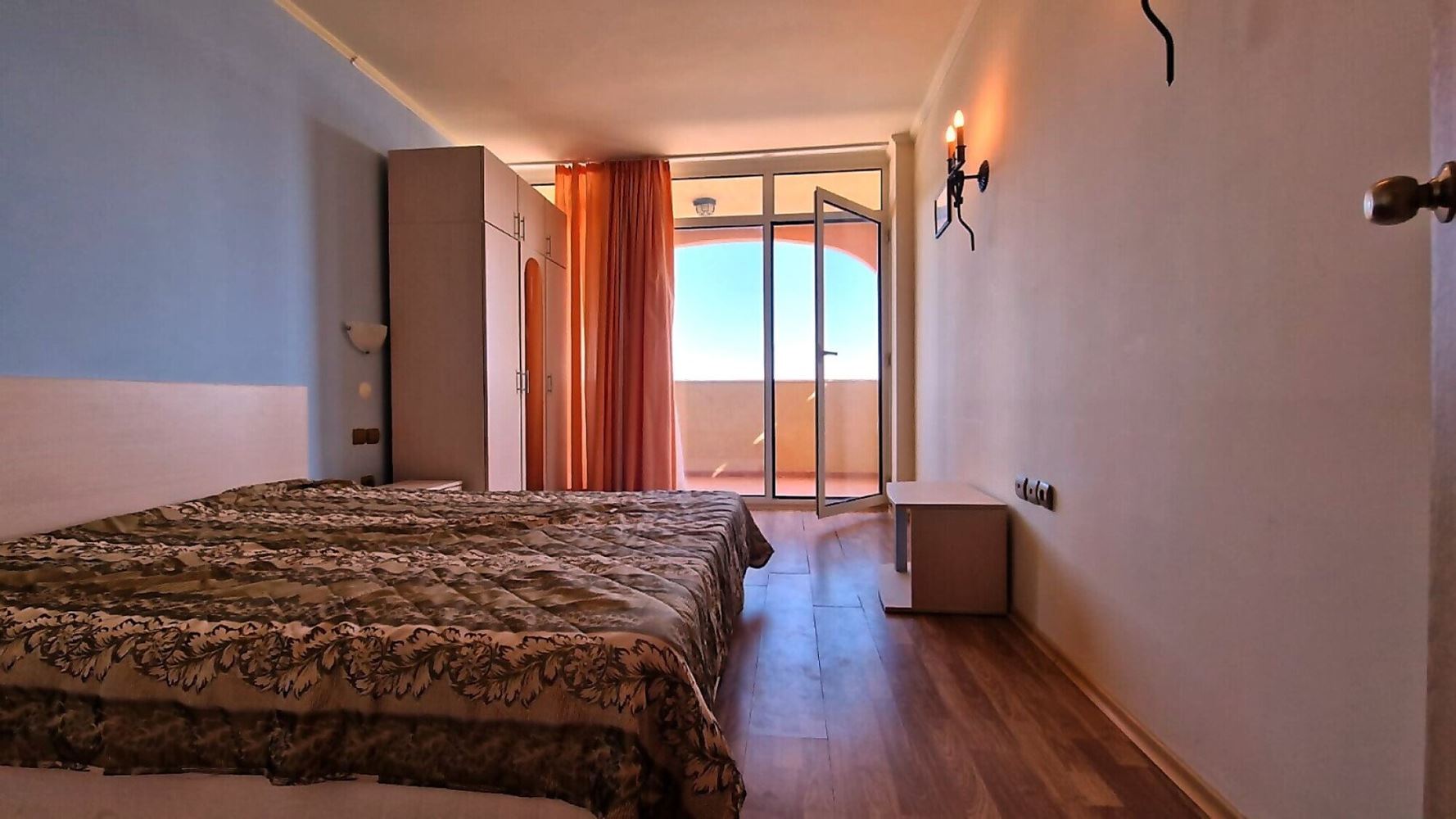 One-Bedroom Apartment with Breathtaking Panoramic Sea Views on the First Line in Elenite