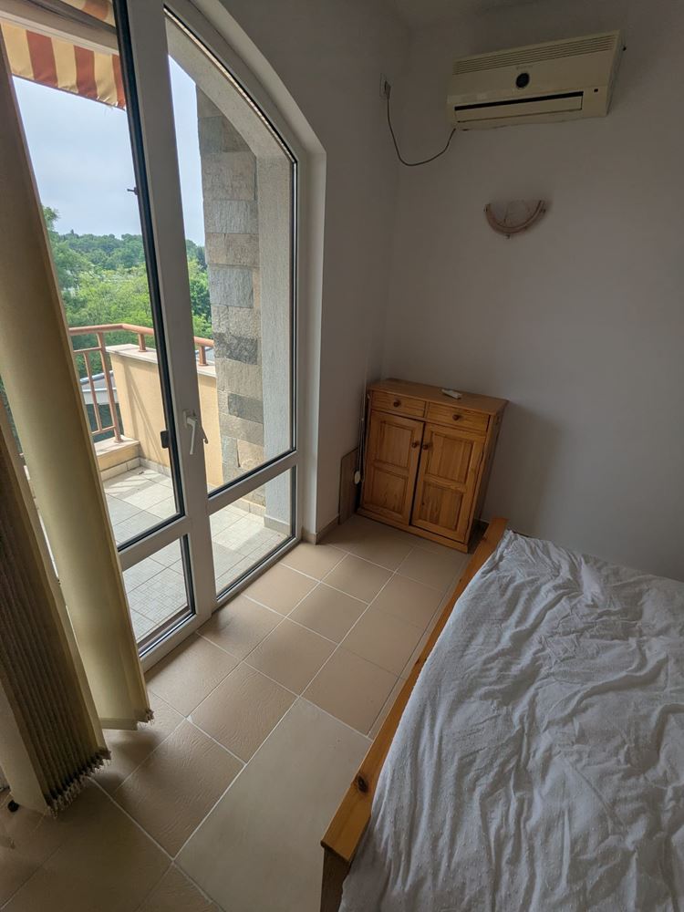 Spacious apartment with two bedrooms and frontal sea panorama in a residential complex in Ravda