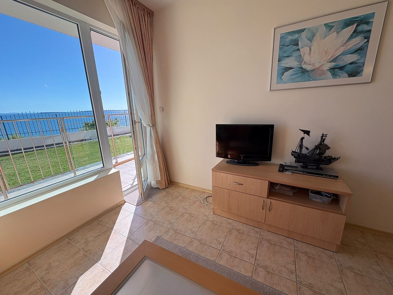 First Line in Sveti Vlas – Spacious One-Bedroom Apartment with Sea View