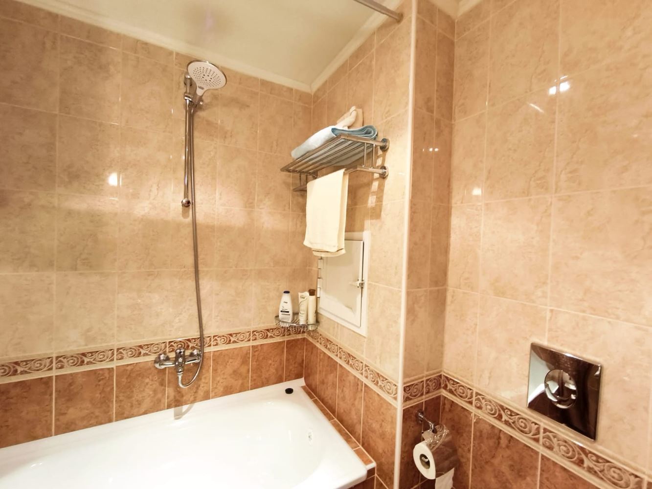 Luxury One-Bedroom Apartment on the First Sea Line in Pomorie – Surrounded by Greenery and Water Attractions