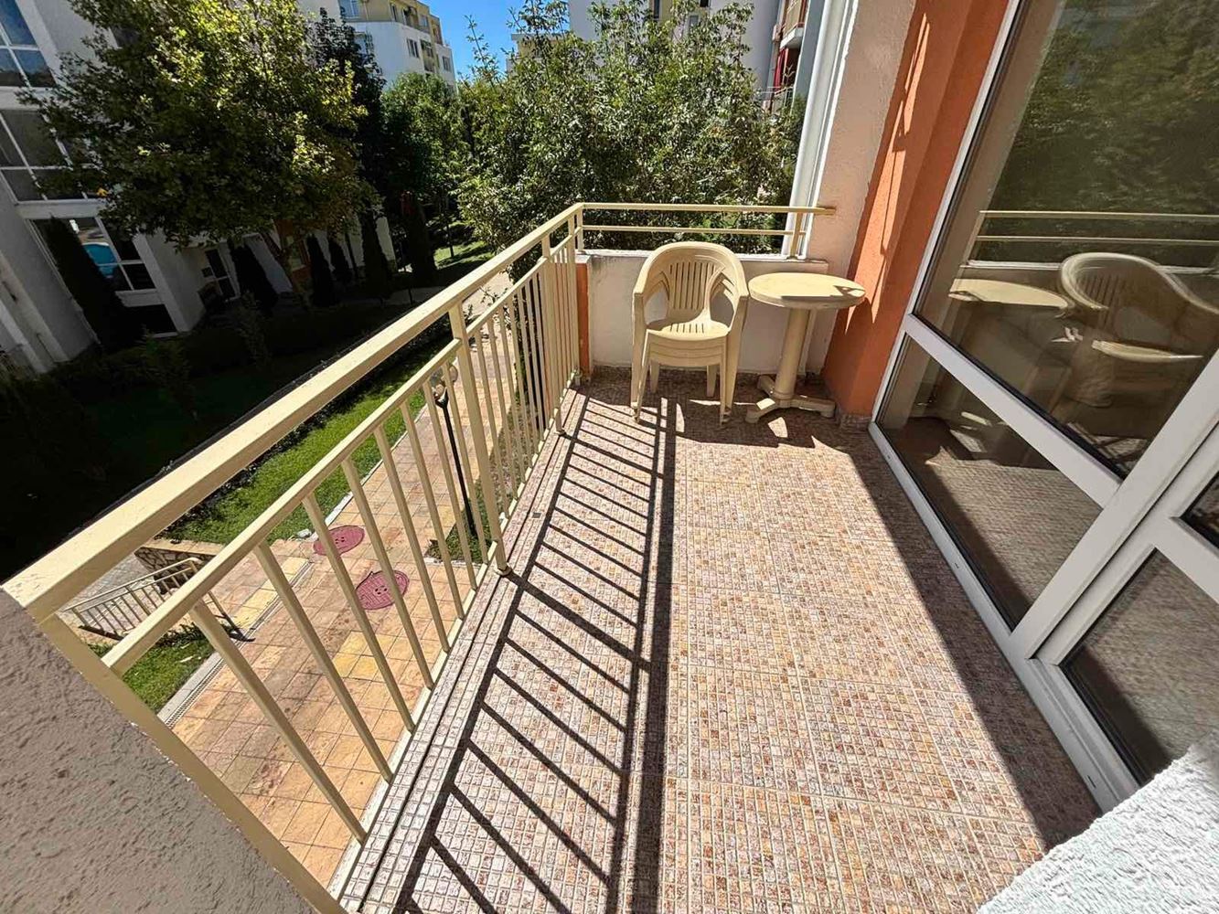 Apartment with a Beautiful Pool View in Sveti Vlas – Your Place for a Seaside Holiday