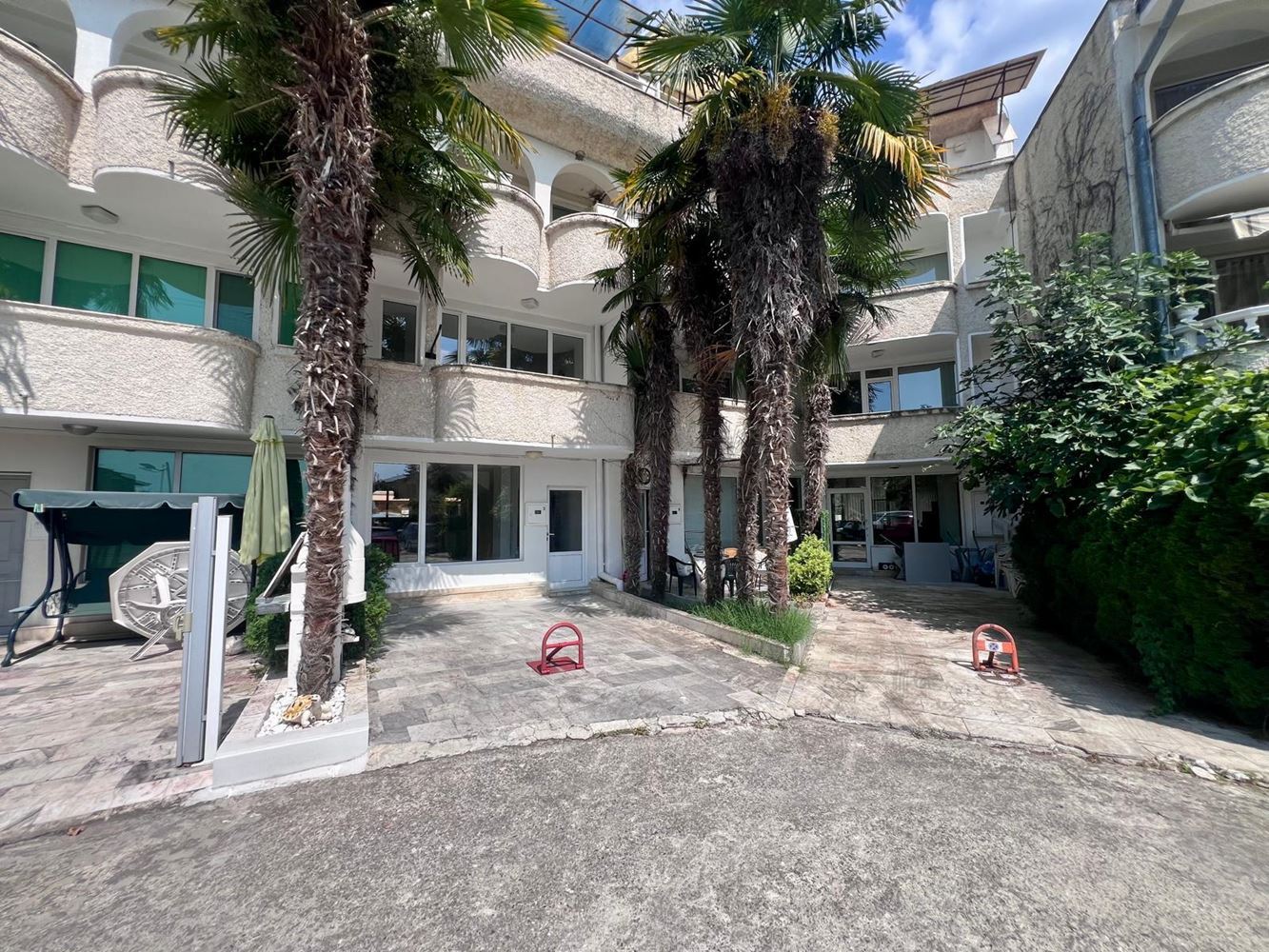 First-line sea property in Ravda – two-bedroom maisonette with sea view and private parking space