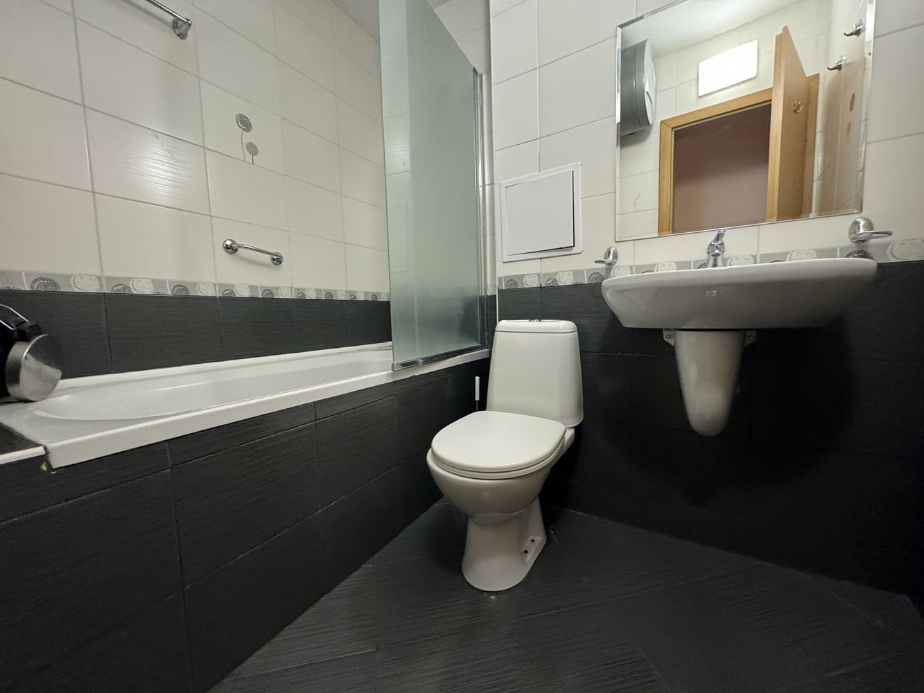 Spacious Apartment with Two Bedrooms on the First Line in Sveti Vlas – Sea and Pool Views