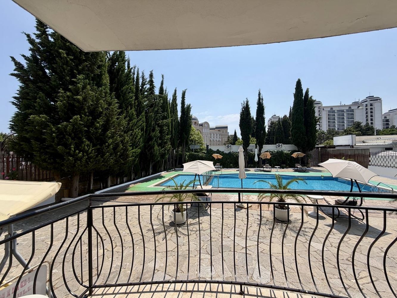 Stylish and Modernly Furnished One-Bedroom Apartment with Pool View in Sveti Vlas