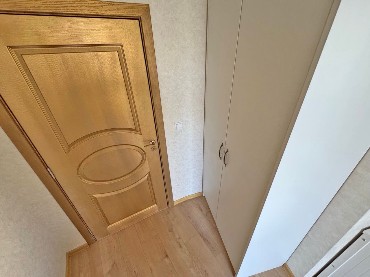 Bright studio in a luxury complex – perfect comfort by the pool