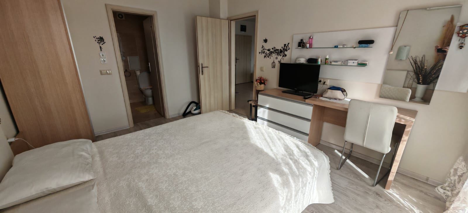 Three-room Apartment with Pool Views and Partial Sea Views, 200 Metres from the Beach in Sveti Vlas