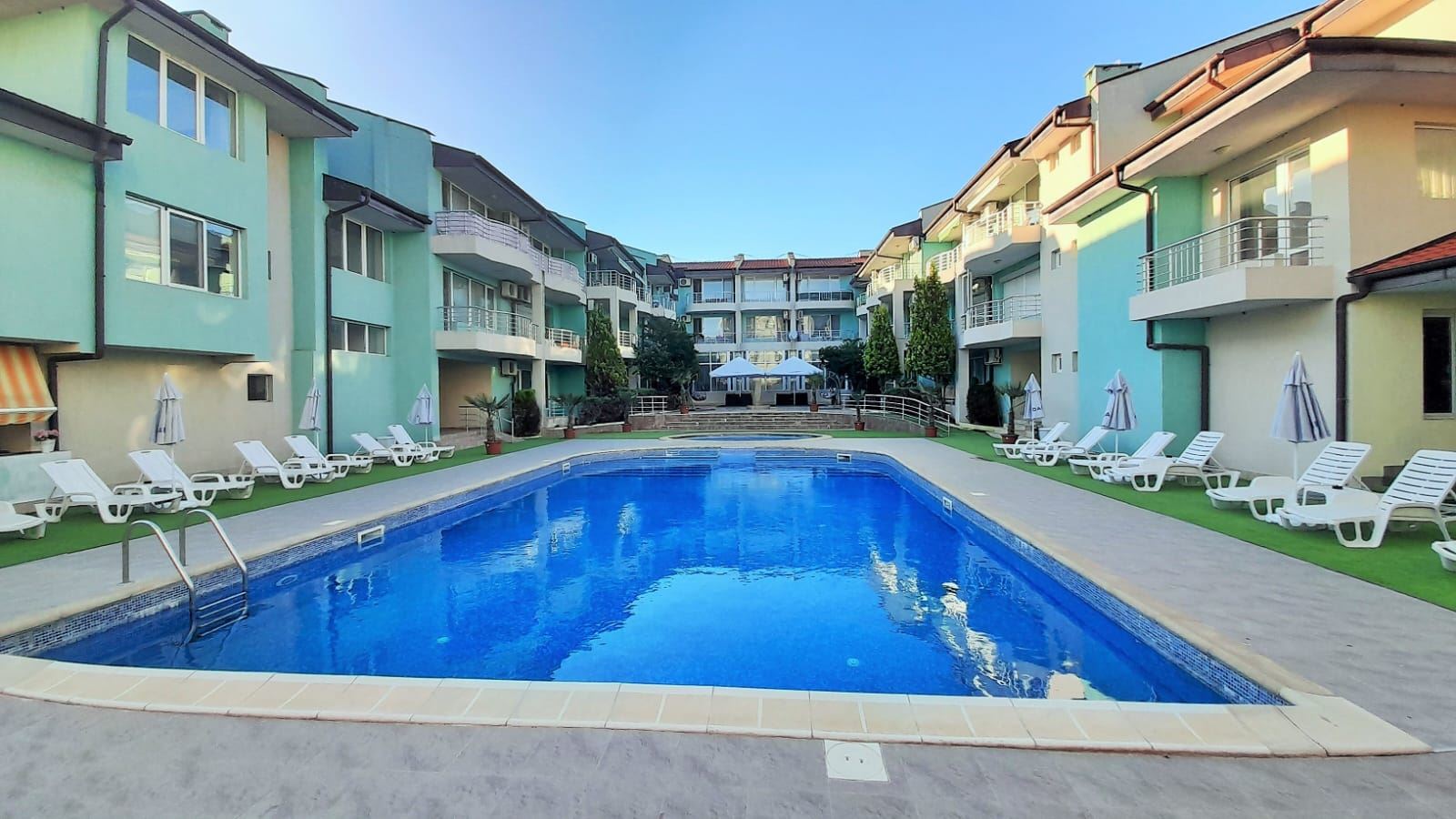 Comfortable One-Bedroom Apartment in a Year-Round Complex with Parking in Sarafovo  