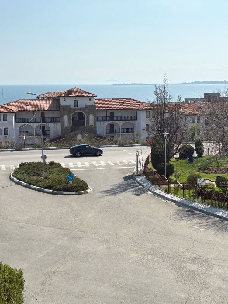 Two independent residential spaces with sea view in the center of Sveti Vlas – designer interior and private parking space