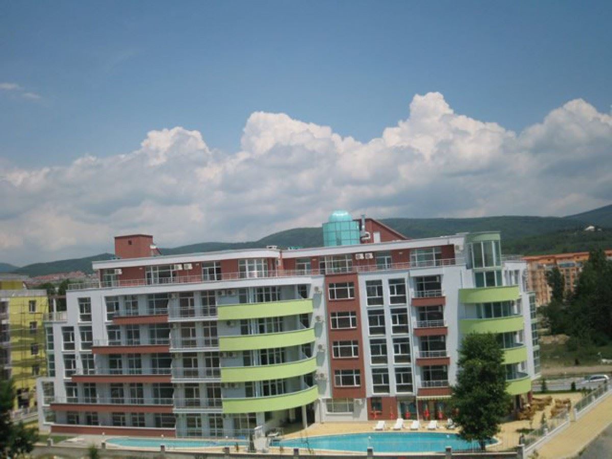 Sunny Beach – Spacious Studio with Excellent Potential for Conversion into a Small One-Bedroom Apartment