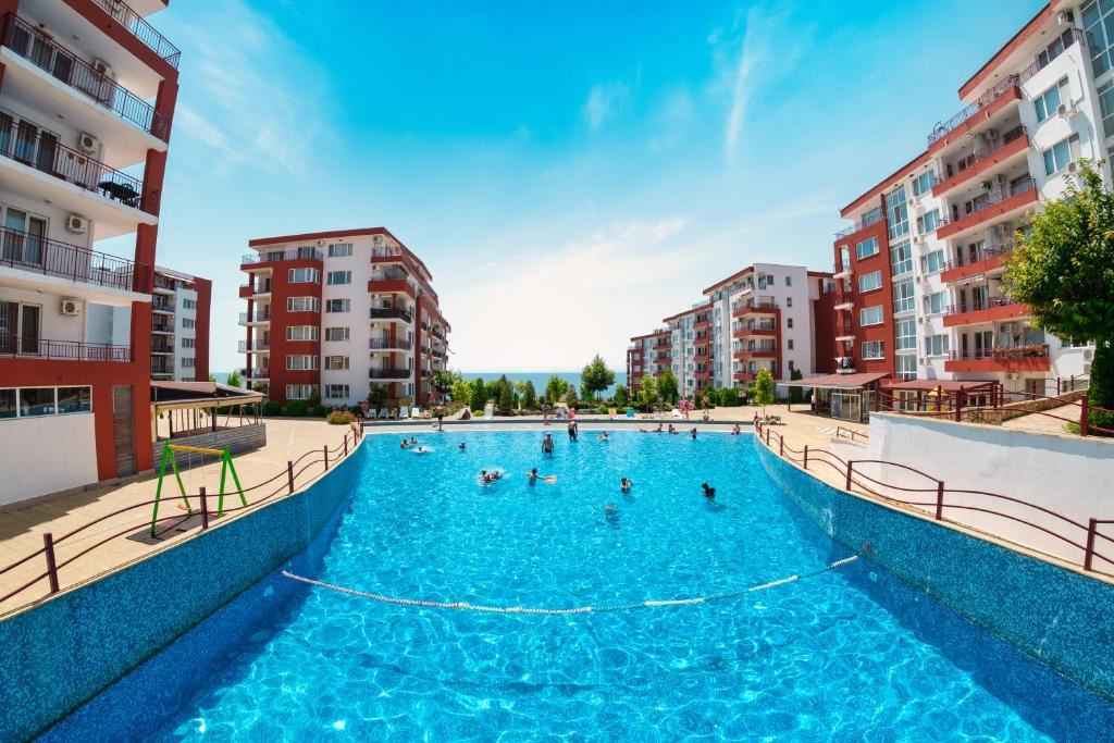 Two-bedroom apartment in a luxury complex on the first line in Sveti Vlas